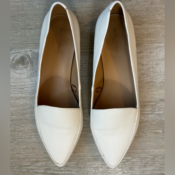Banana Republic Textured Pointed Toe Loafer Flats in Ivory White, Size 10 - Picture 2 of 6